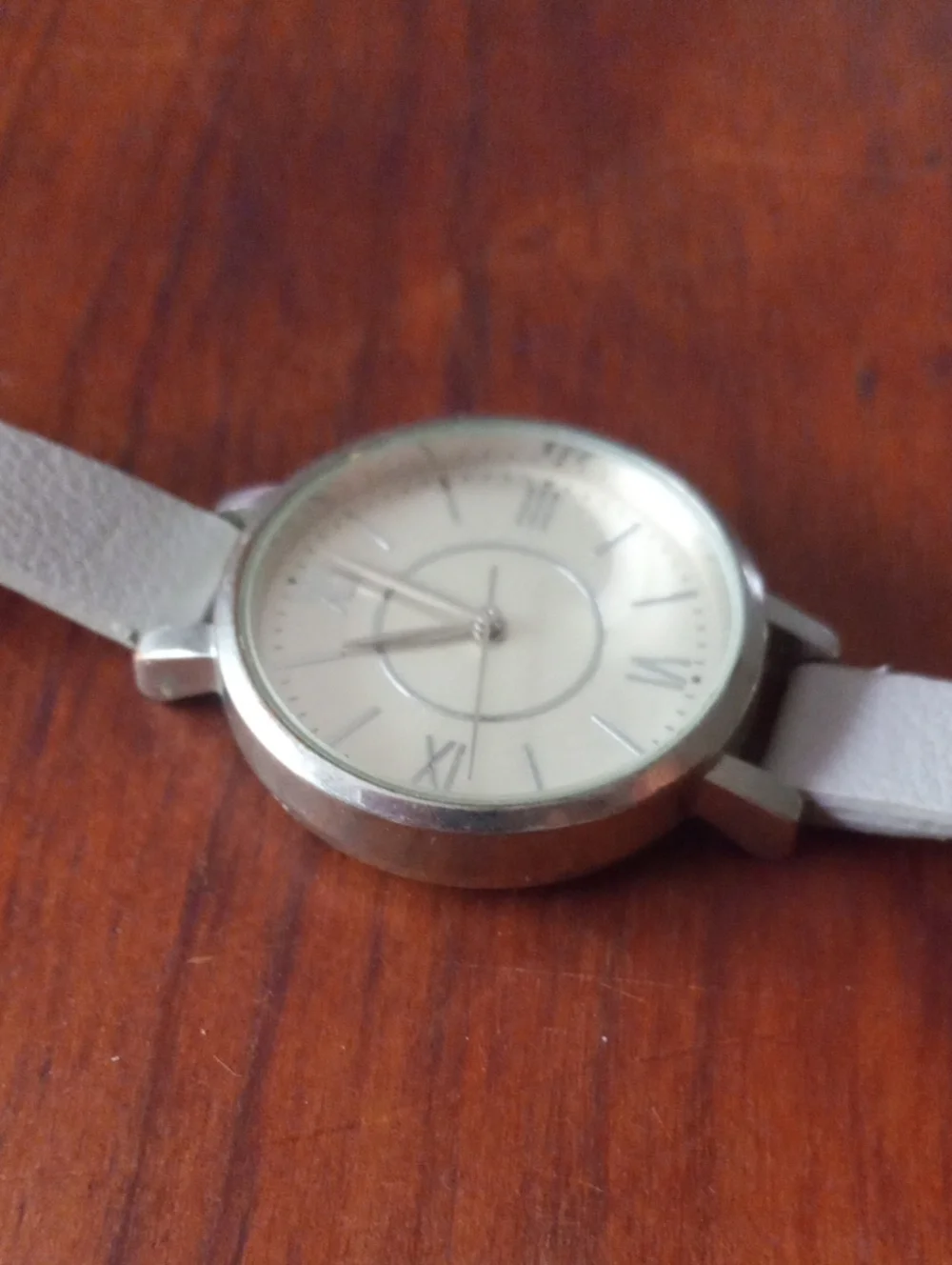Minimalist Ivory Dial Watch with Light Gray Strap